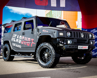 Hummer Headshot II